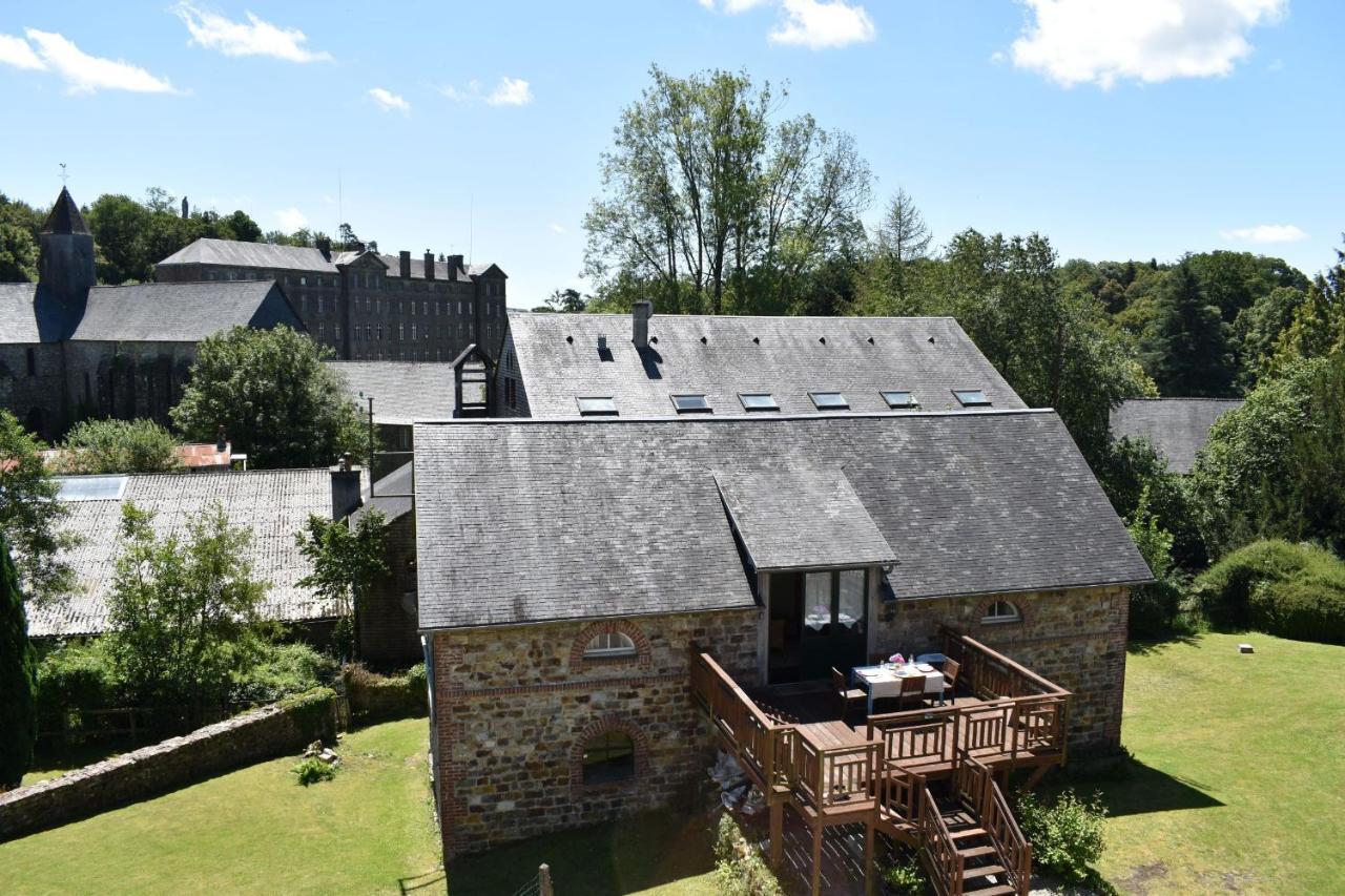 Gites In Le Neufbourg -Mortain מראה חיצוני תמונה