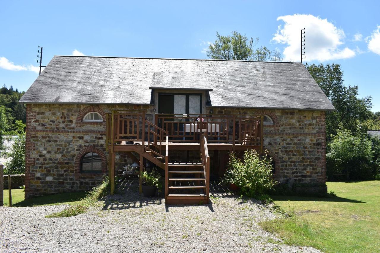 Gites In Le Neufbourg -Mortain מראה חיצוני תמונה