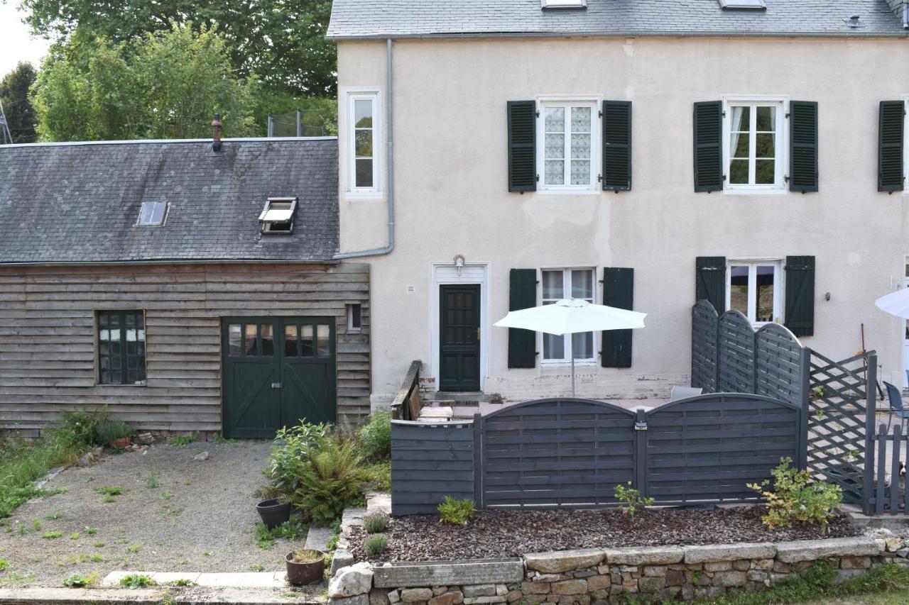 Gites In Le Neufbourg -Mortain מראה חיצוני תמונה